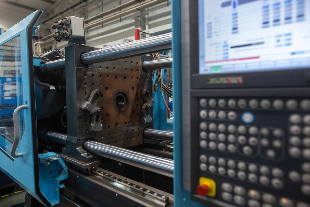 注塑模具厂家分享生产塑胶制品的工序！